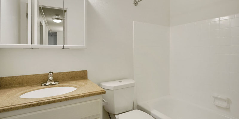 Twin Pines Apartments Boulder - 2-Bedroom Apartment - Bathroom