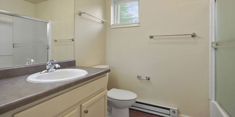 Red Oak Park Affordable Apartments - 2 Bedroom Apartment - Bathroom